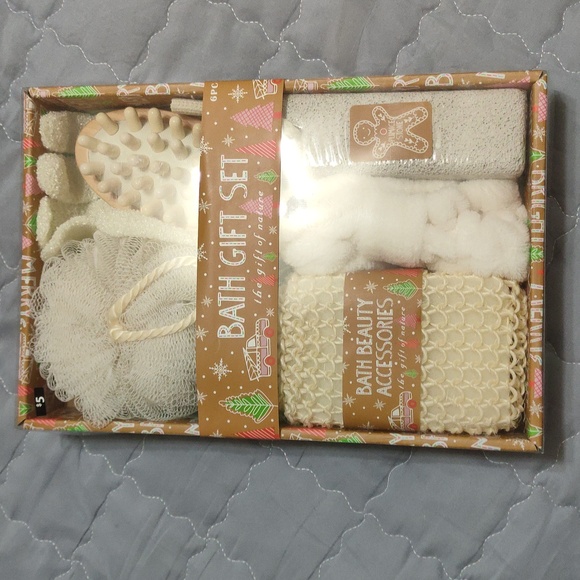 Sold - Bath Gift Set - Picture 1 of 1